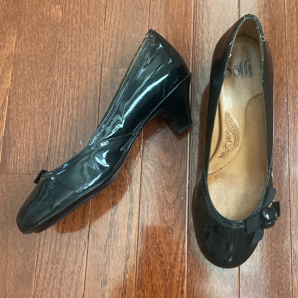 Sofft Black Patent Leather Side Button Retro Pumps - Picture 13 of 13